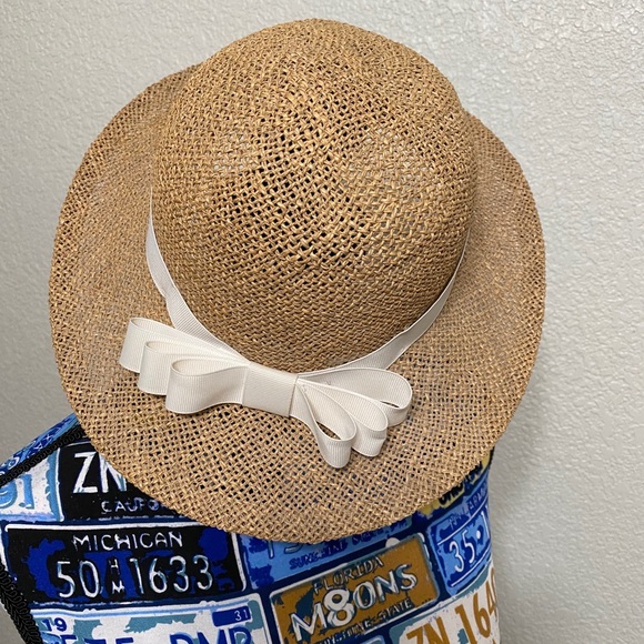 Hat with white bow - Picture 1 of 2